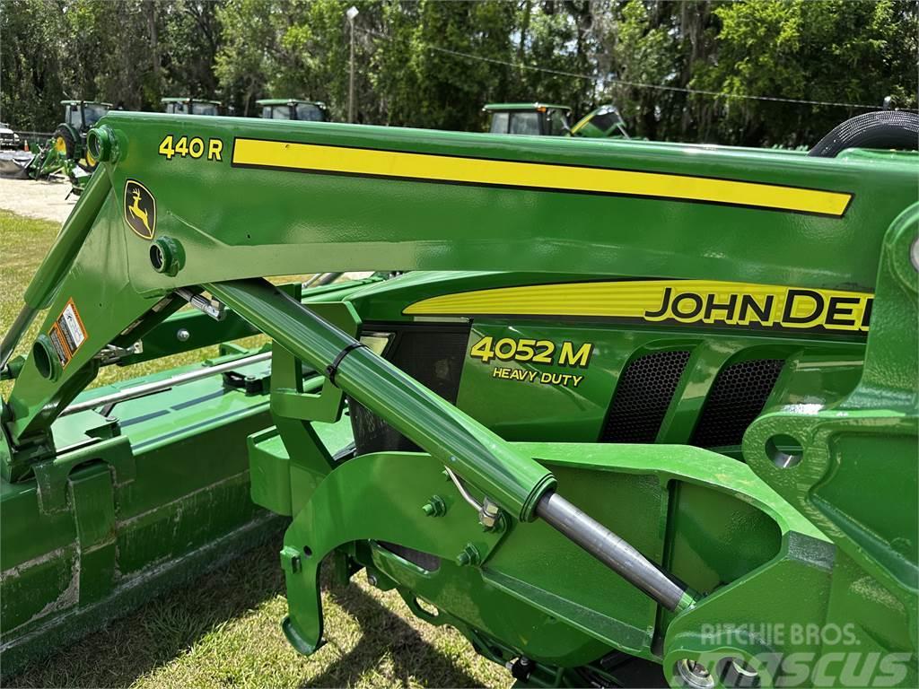 John Deere 4052M Трактори