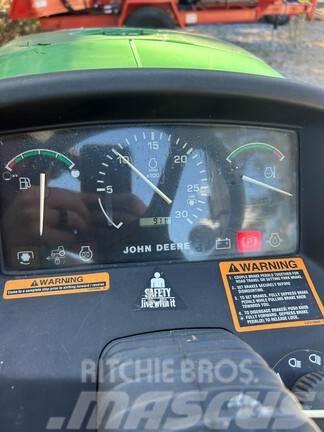 John Deere 4200 Трактори