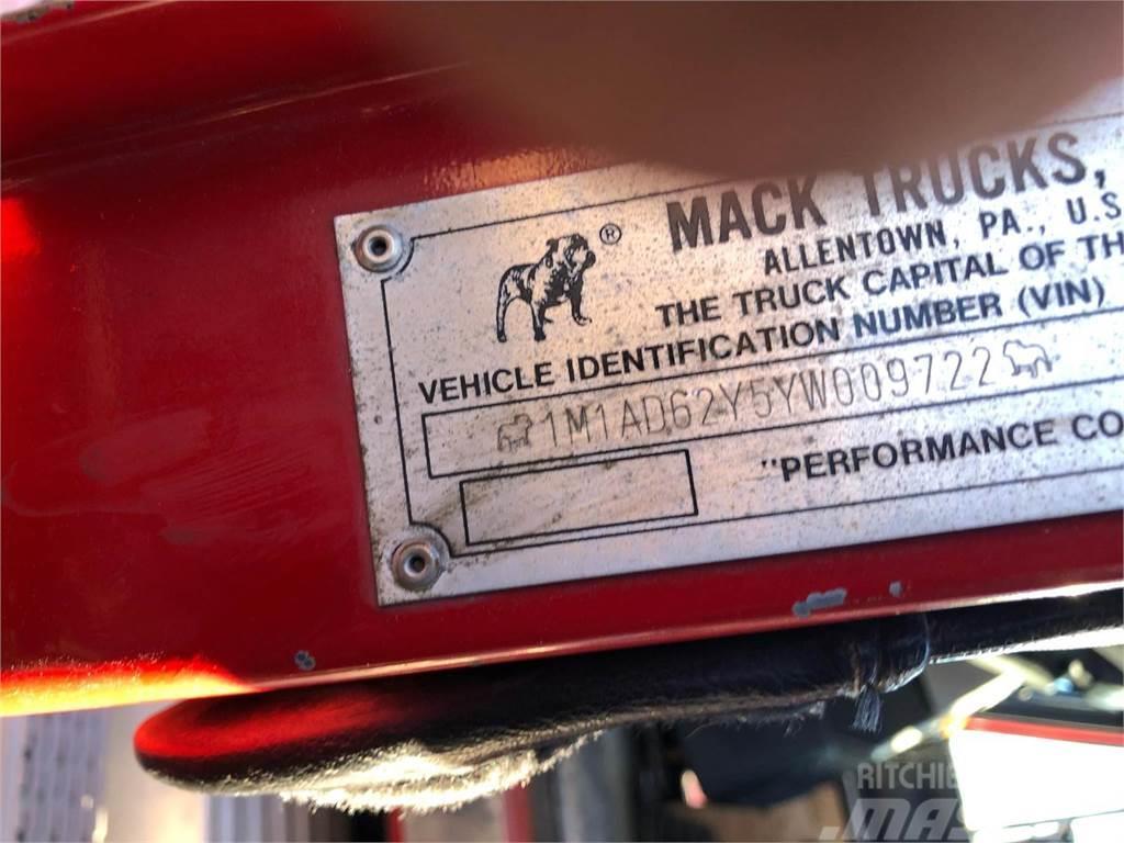 Mack CL713 Тягачі