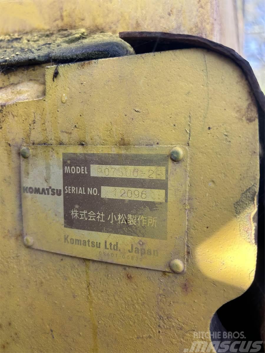 Komatsu PC75UU-2E Гусеничні екскаватори