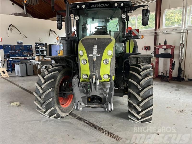 CLAAS ARION 530 CIS+ Aff. foraksel Трактори