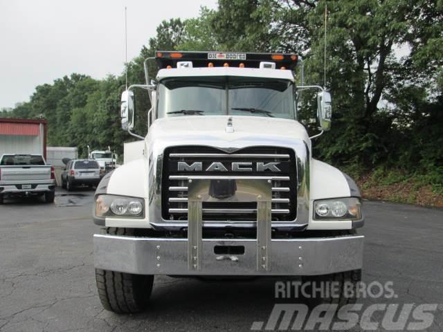 Mack GR64BR Самоскиди