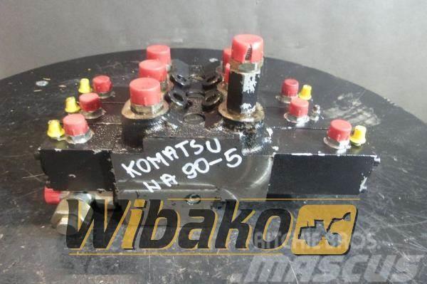 Komatsu Distributor Komatsu WA 90-5 644300080 Гідравліка