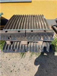 Pegson 1165 crusher jaw plate set(or Finlay J1170)