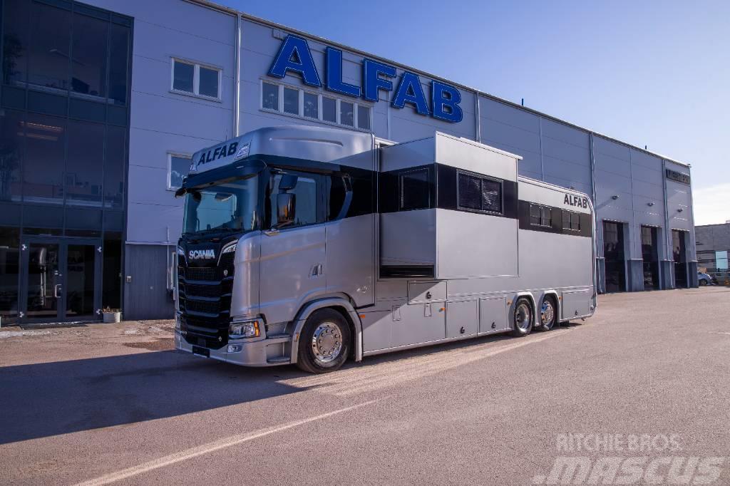 Scania V8 Hästlastbil med uppskjut och utskjut ALFAB Limi Автотранспорт для перевезення тварин