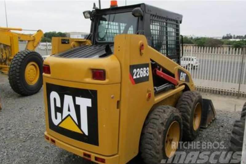 CAT 226B3 Вантажівки / спеціальні