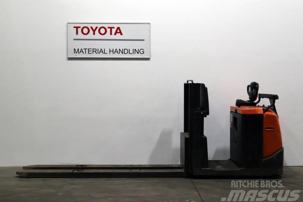 Toyota OSE200X Підбирачі замовлень з нижніх ярусів
