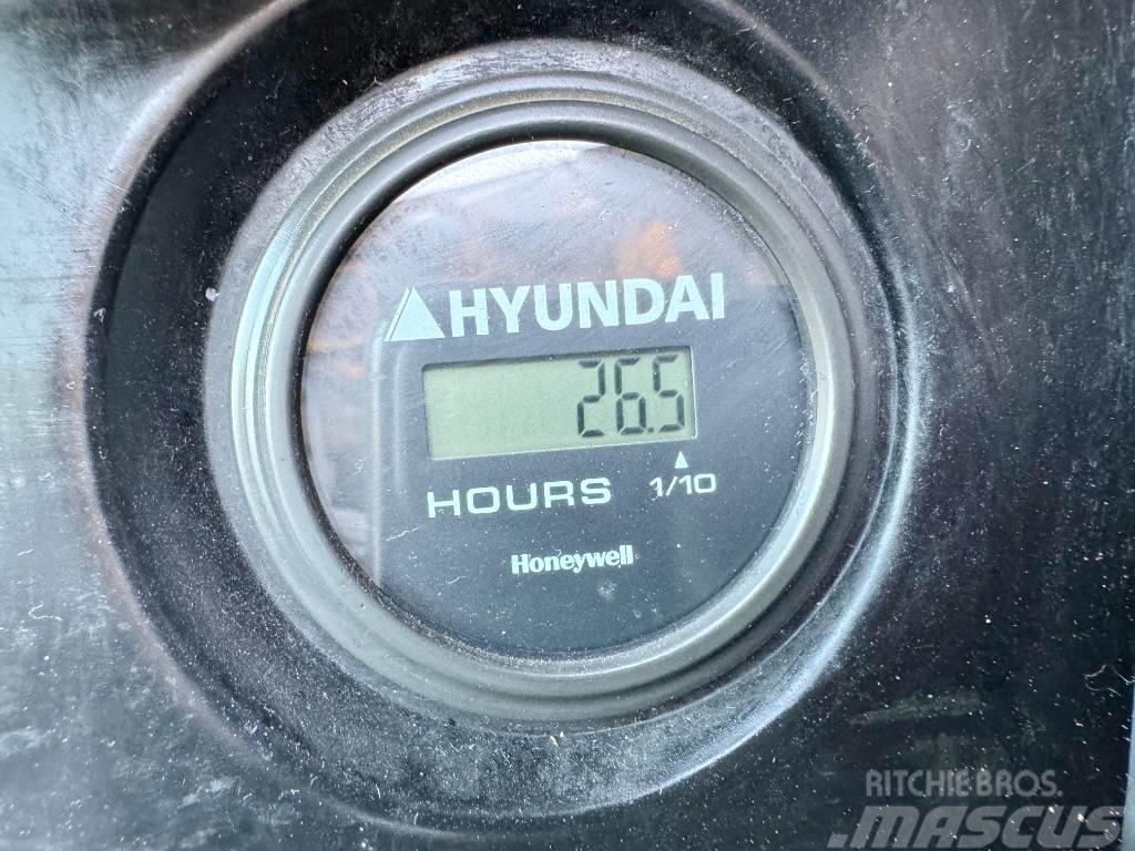 Hyundai R215 Excellent Condition / Low Hours Гусеничні екскаватори