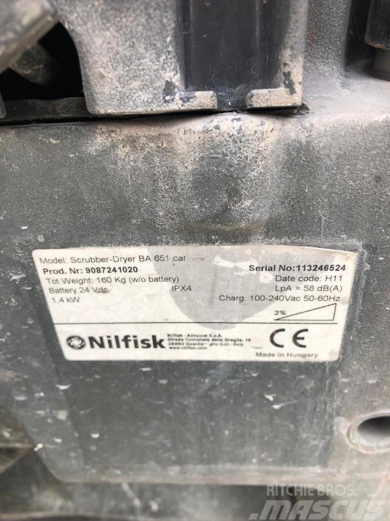 Nilfisk BA 651 (850mm Disc Head) Walk Behind Scrubber Підлогомиючі машини