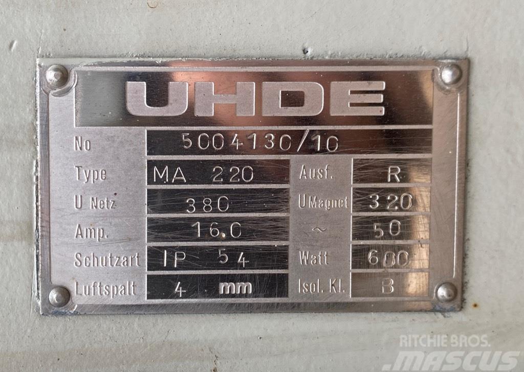  UHDE 1300 x 650 (600) Кормороздавачі