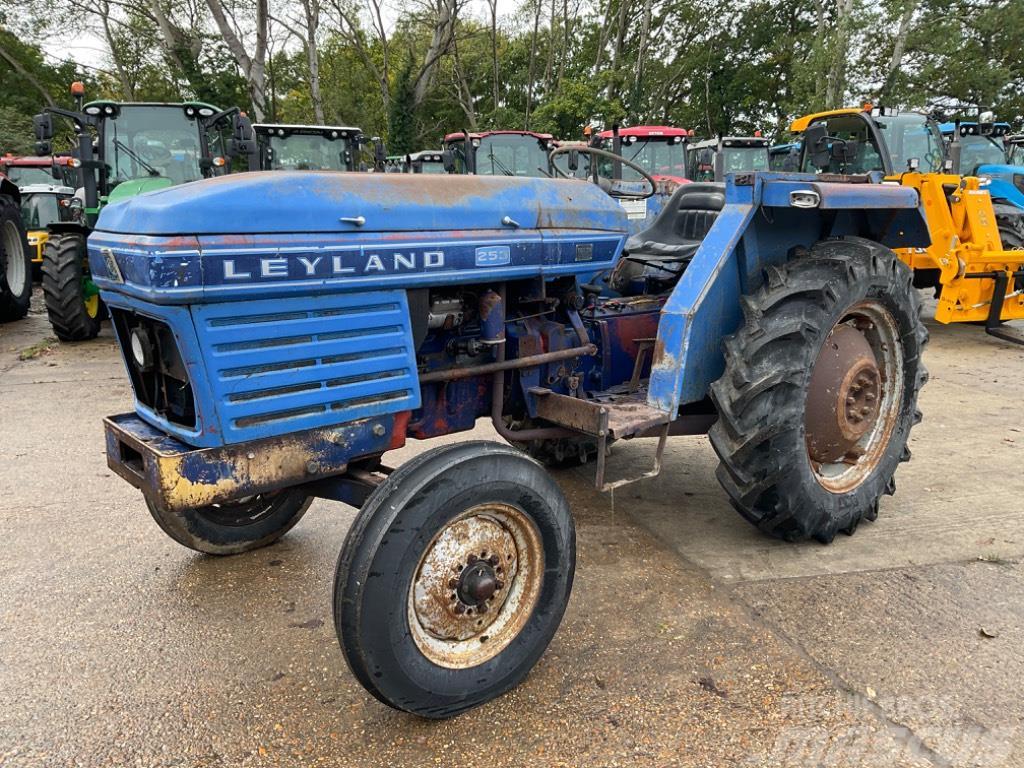 Leyland 253 Трактори