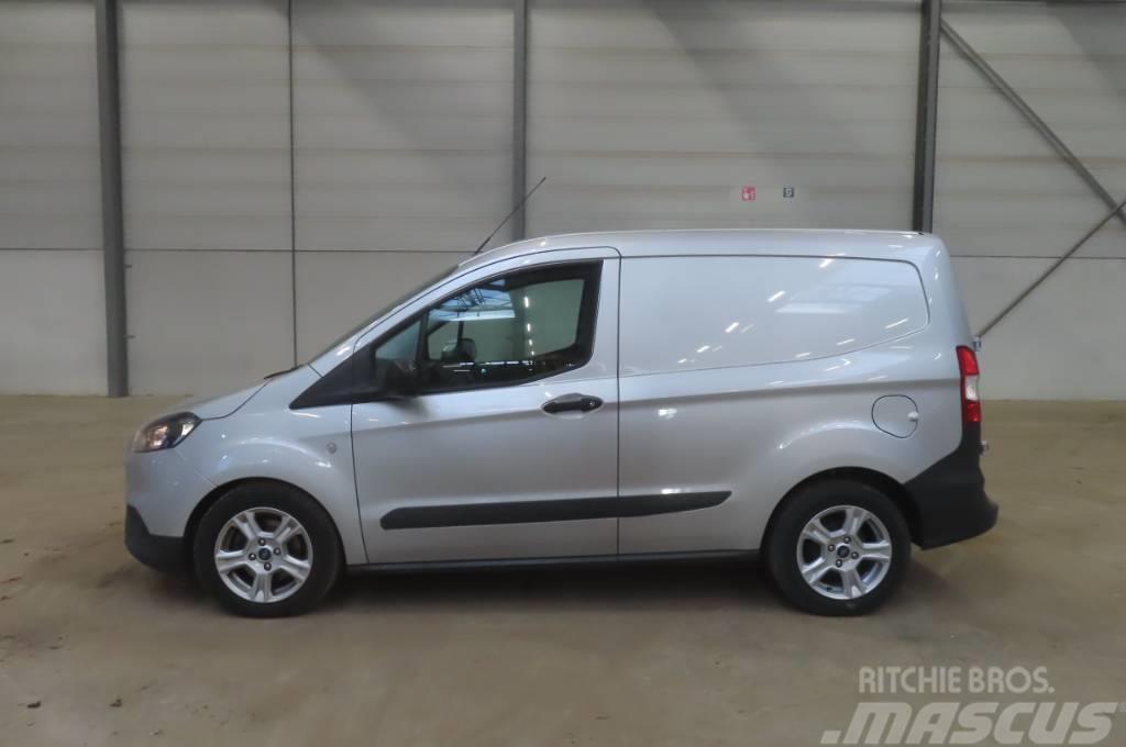 Ford transit courrier Панельні фургони