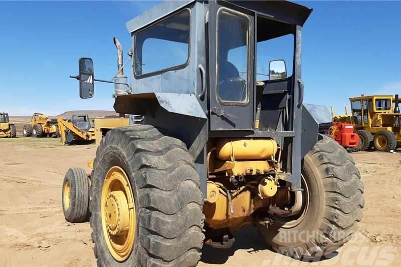 Bell 1206 Haulage Tow Tractor Трактори