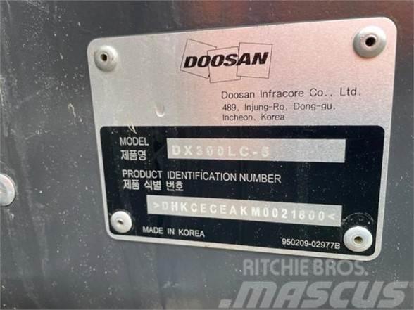 Doosan DX300 LC-5 Гусеничні екскаватори