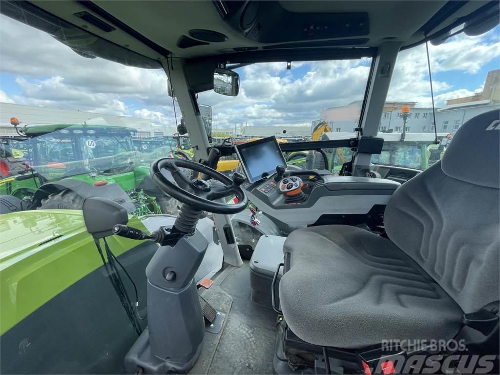 CLAAS XERION 5000 VC Трактори