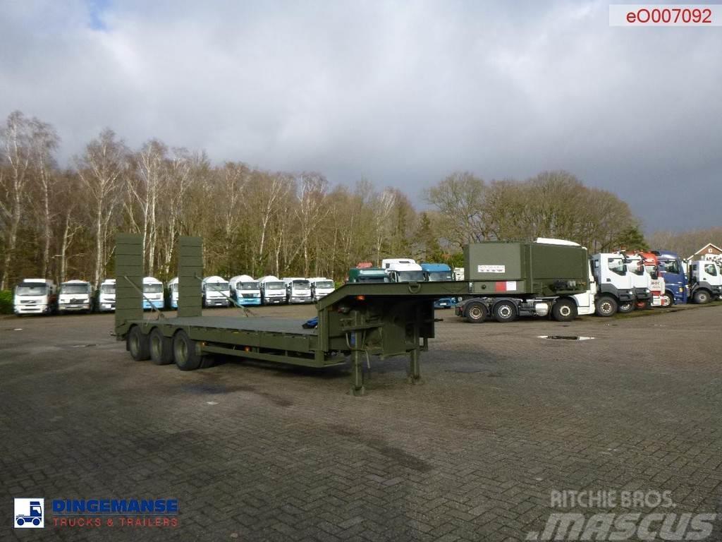 Broshuis 3-axle semi-lowbed trailer E-2130 / 73 t + ramps Напівпричепи-платформи/бічне розвантаження
