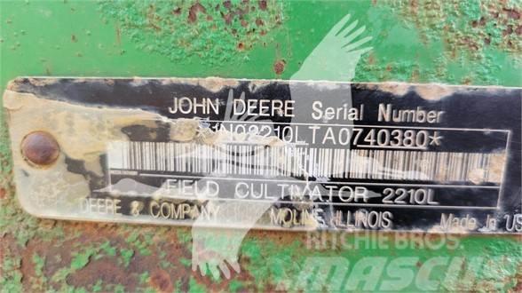 John Deere 2210 Культиватори