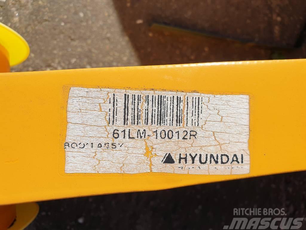 Hyundai Loader boom HL757 Шасі