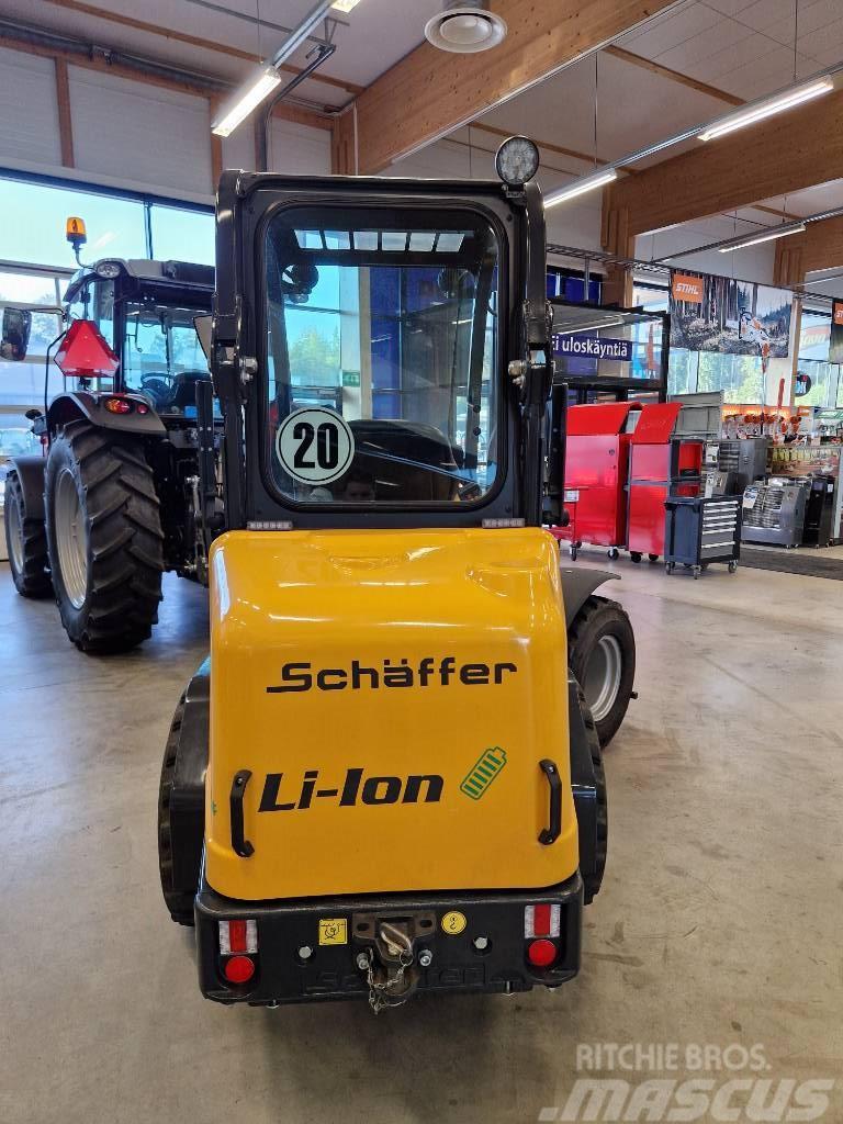 Schäffer 24e Багатофункціональне обладнання для вантажних і землекопальних робіт