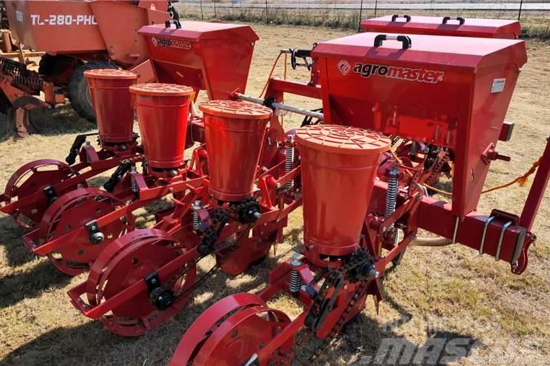 Agromaster 4 row planter Maize and Soya Вантажівки / спеціальні