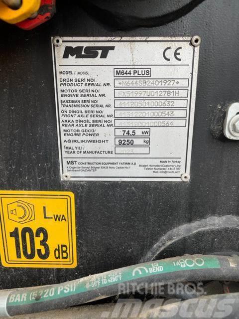 MST M644 PLUS Екскаватори-навантажувачі