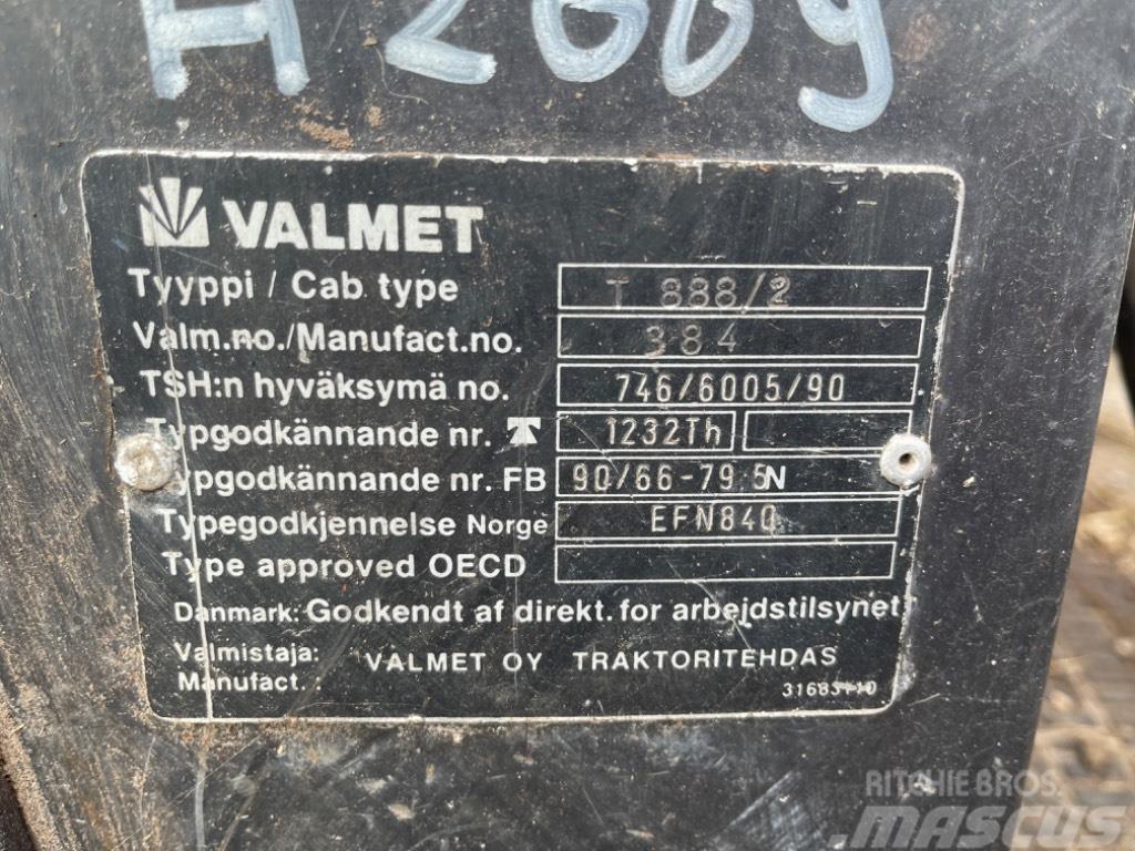 Valmet 8100 Трактори