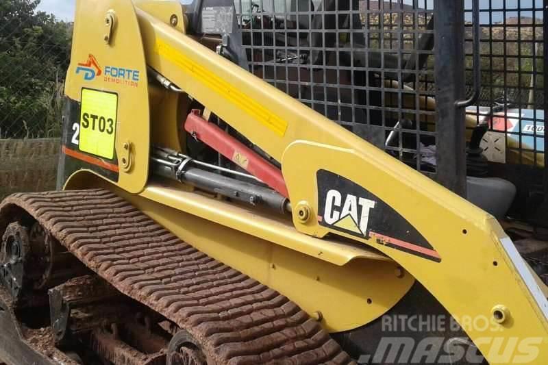 CAT Bobcat Вантажівки / спеціальні