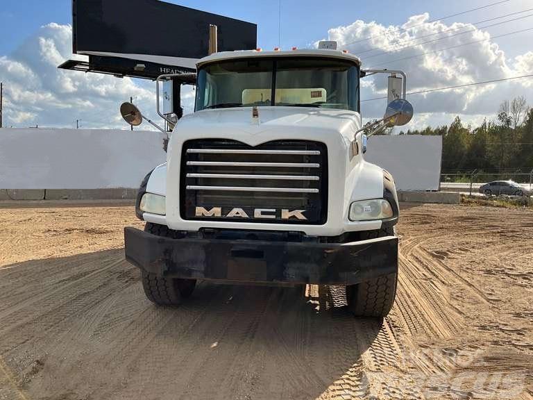 Mack GU 800 Вантажівки / спеціальні