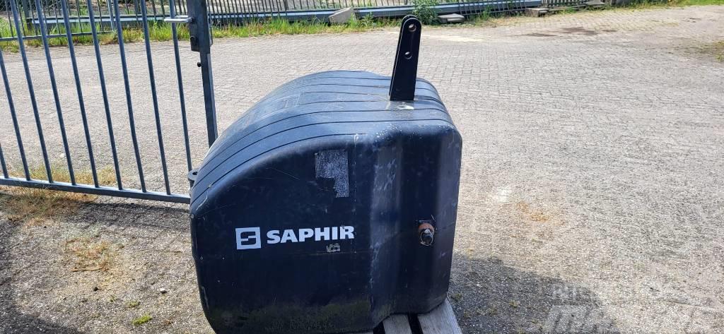 Saphir front gewicht 1500 Трактори