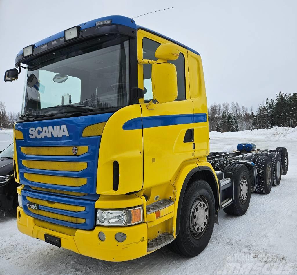 Scania G480 10x4 Valmistuu Metsäkoneenkuljetusautoksi Вантажівки для лісозаготівель