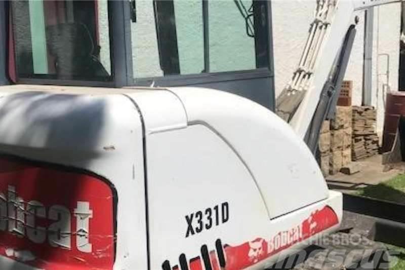 Bobcat X331D 3.1 Ton Excavator Трактори