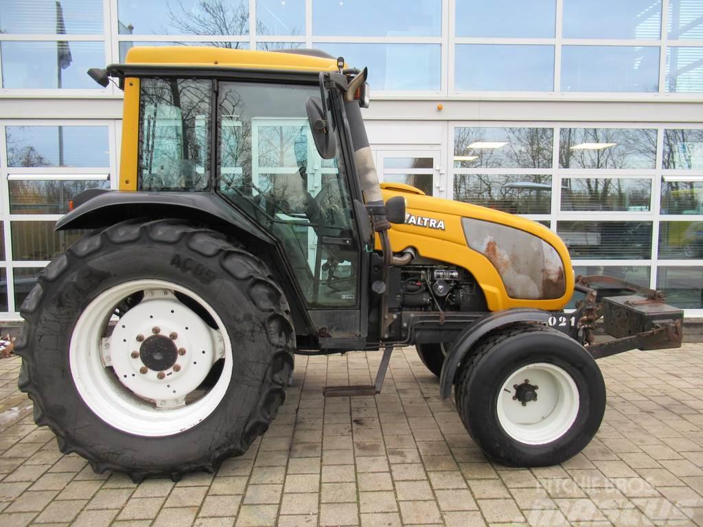 Valtra A75 4x2 + Fronthef Трактори