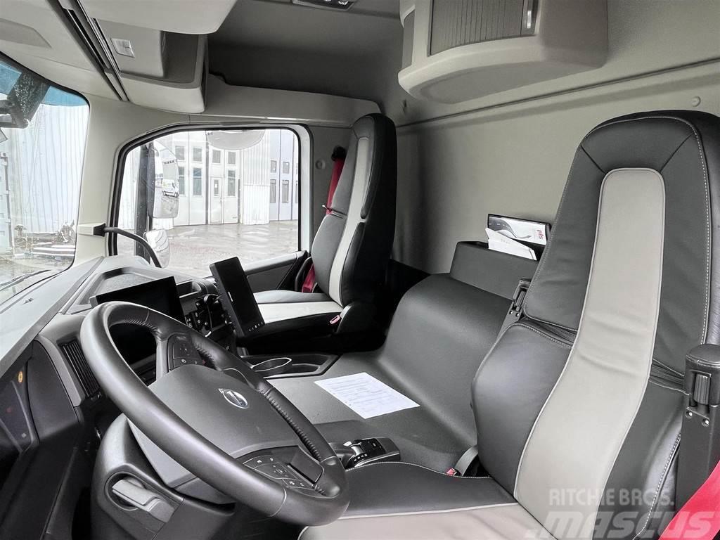 Volvo FM Öppningsbar sida Фургони