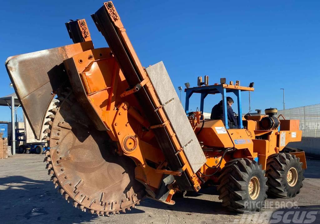 Ditch Witch R100 Канавокопачі