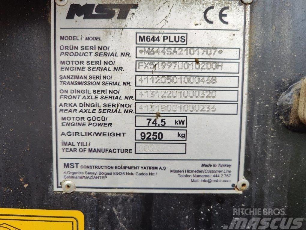 MST M644PLUS Екскаватори-навантажувачі