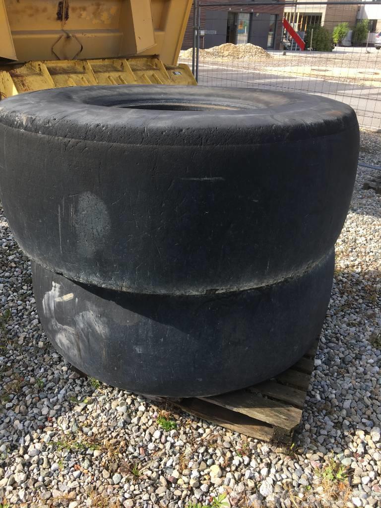 Michelin Recamax 23.5R25 smooth tyre Шини