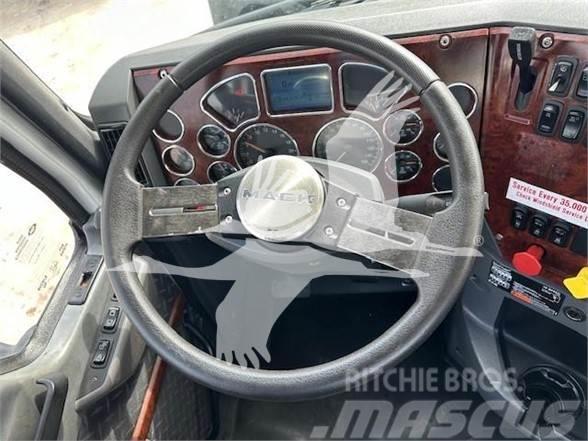 Mack PINNACLE CXU613 Тягачі