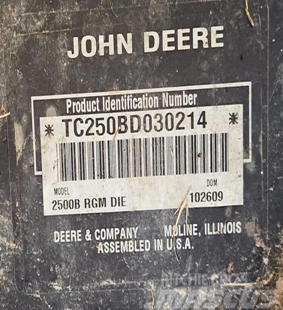 John Deere 2500 B PrecisionCut Самохідні газонокосарки