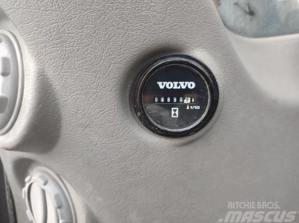 Volvo EC300DL Гусеничні екскаватори