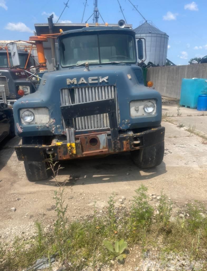 Mack Truck Самоскиди