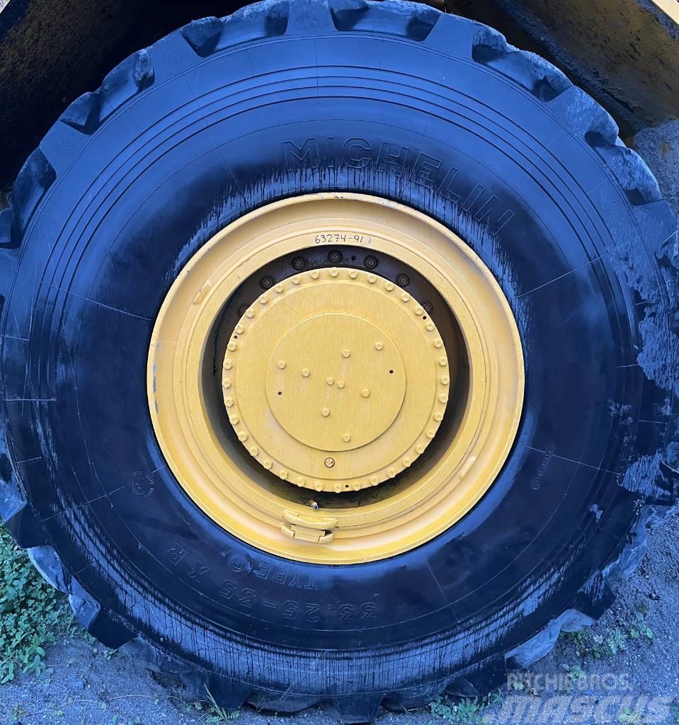  Dumper däck Michelin 33,25x35 Шини