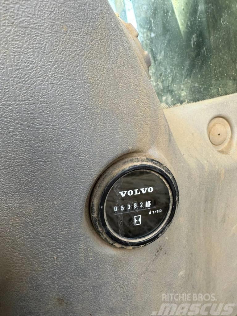 Volvo EC 140 D Гусеничні екскаватори