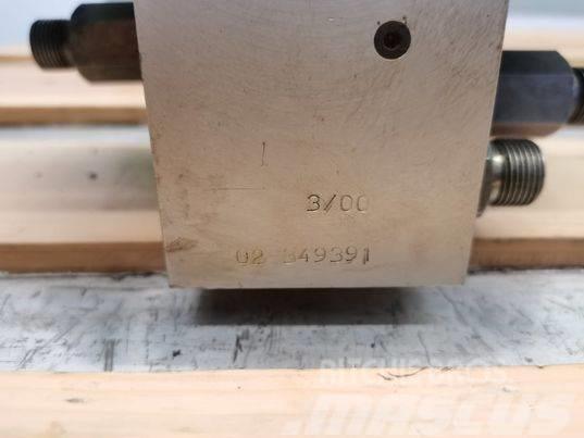 JCB 537-135 valve block Гідравліка