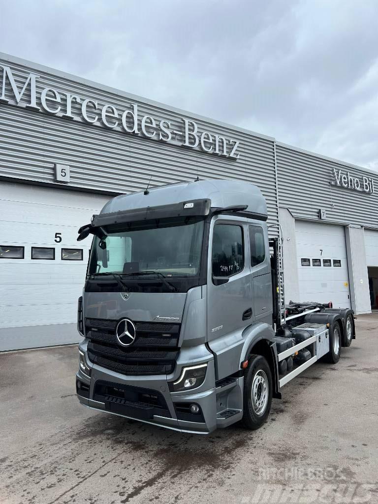 Mercedes-Benz Actros 2853 Finns för omgående leverans Вантажівки з гаковим підйомом