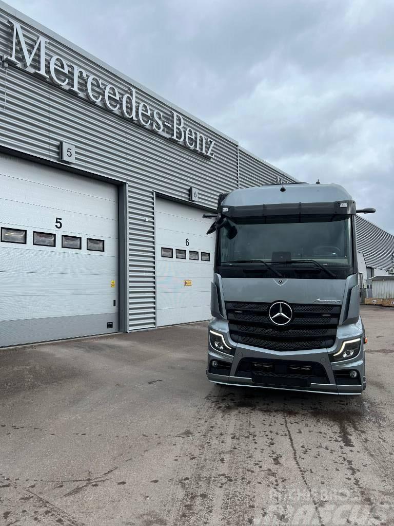 Mercedes-Benz Actros 2853 Finns för omgående leverans Вантажівки з гаковим підйомом