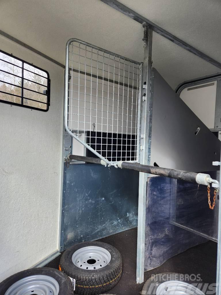  Fautras Provan Трейлери для транспортування тварин