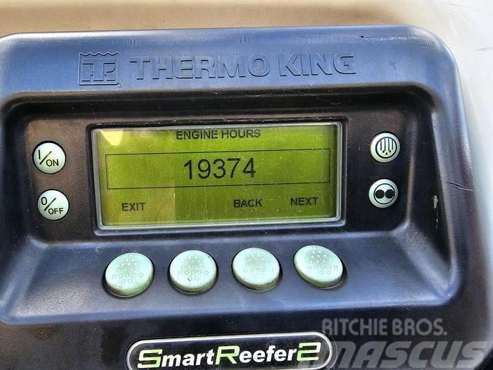 Krone SDR 27 EL4-FB, 3 AXLE FRIDGE TRAILER WITH MEAT RAI Напівпричепи-рефрижератори