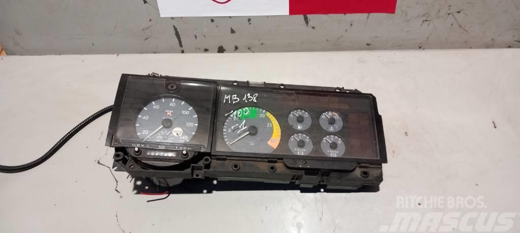 Mercedes-Benz Actros MP1 dashboard 0005424256 Кабіни