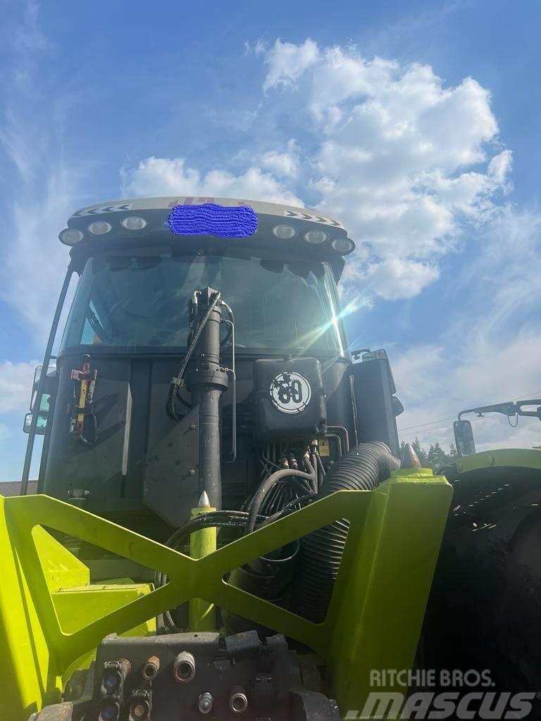 CLAAS Xerion 3300 Trac VC Трактори