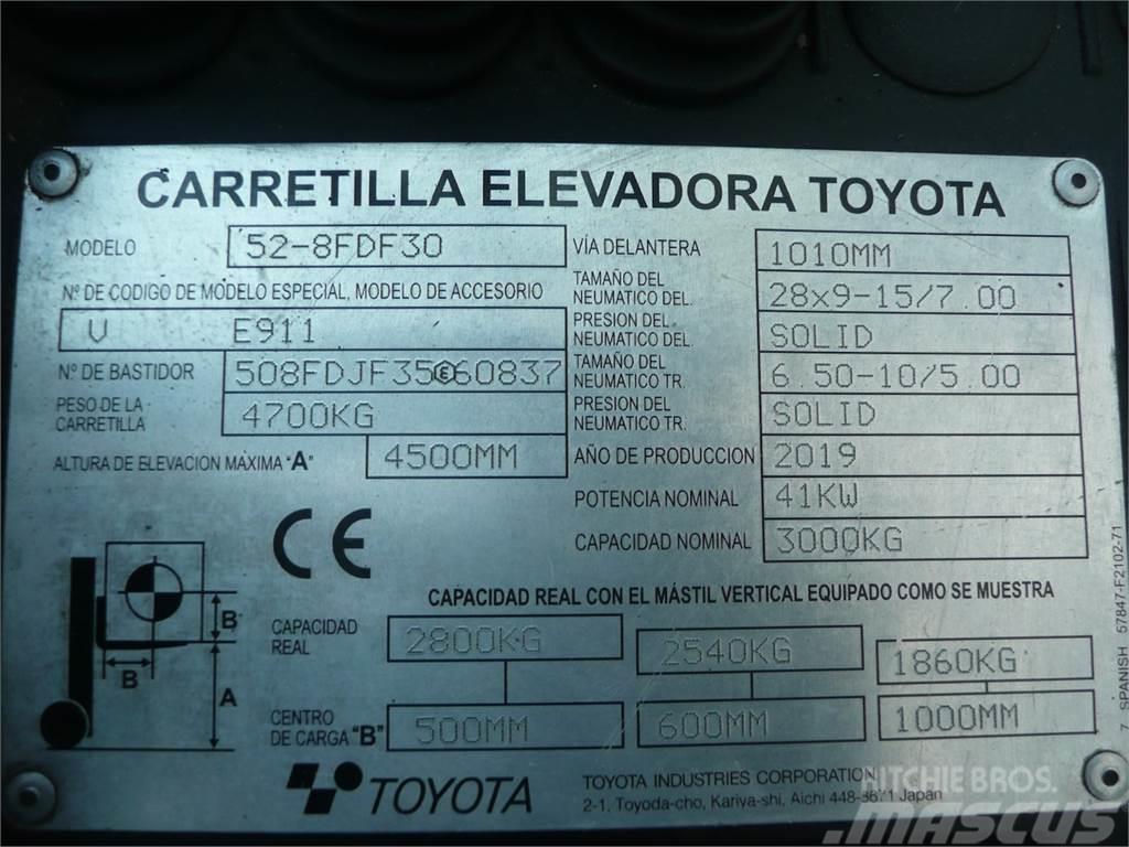 Toyota 52-8FDF30 MATRICULADA Дизельні навантажувачі